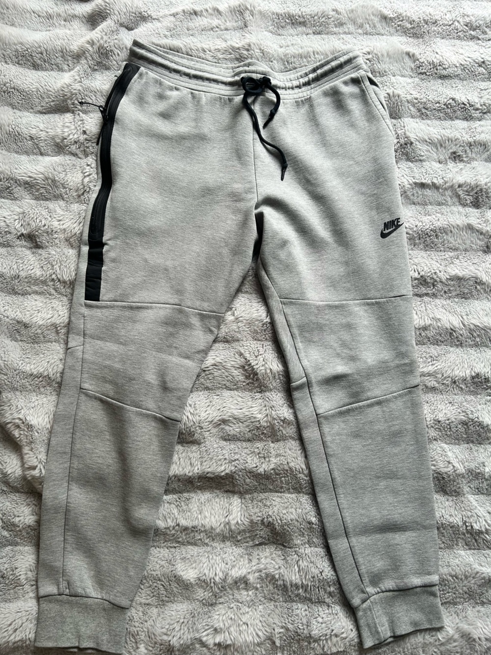 Nike Men’s Light Gray Fleece Joggers with Black Accents